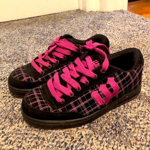 Vintage WORLD INDUSTRIES skater shoes 8 w